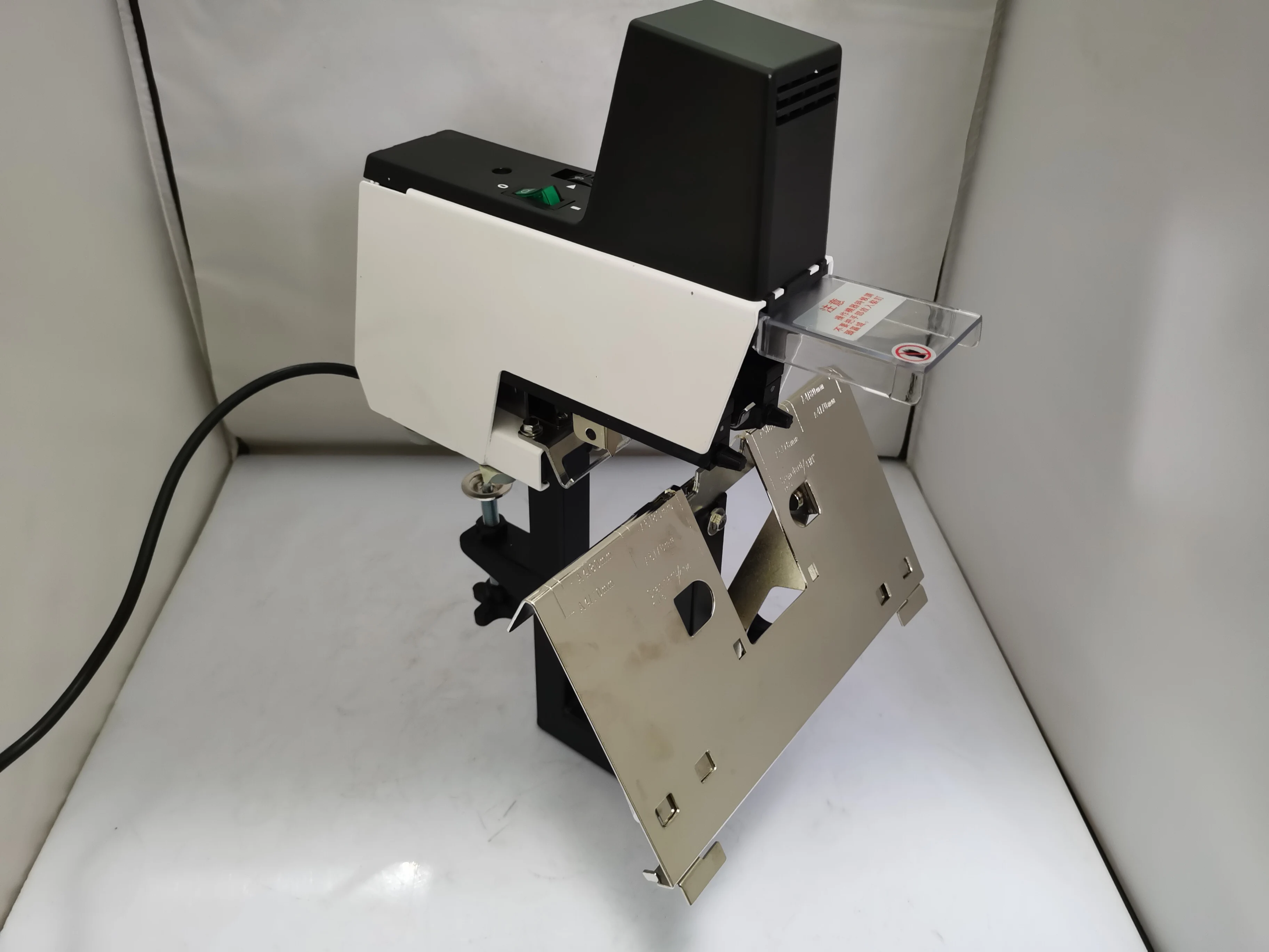 Electric Stapler Heavy - 106 wytrzymałych elektrycznych zszywaczy poziomych /