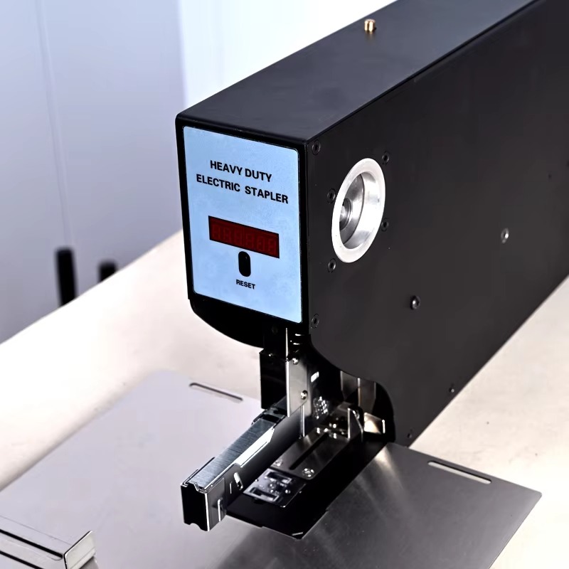 Elektryczny zszywacz biurowy o – Electric Stapler Heavy recenzja i cena