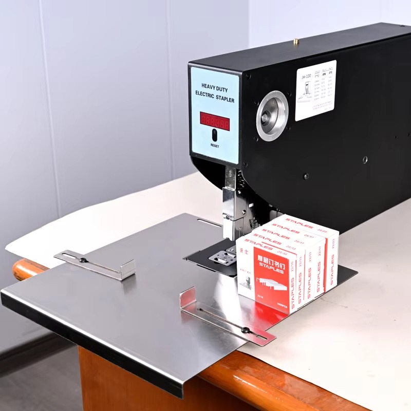 Elektryczny zszywacz biurowy o – Electric Stapler Heavy recenzja i cena